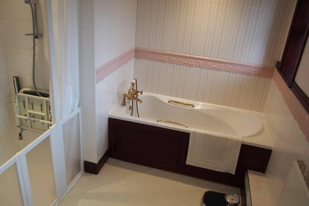 יילוורטון Hectors House Comfortable 4 Bed House In Mature Gardens מראה חיצוני תמונה
